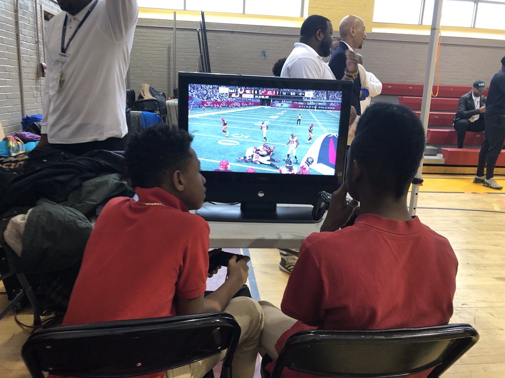 DCDPR's tweet photo. #TBT yesterday, with a hot topic being recess time @MdPublicSchools we joined @MayorBowser and others to give recess style #DPRRecDay to the entire @SousaMIddle1 for their improved attendance. #EverdayCounts #WhereFunHappens #EdWeekDC https://t.co/TJhMXfgZ7q