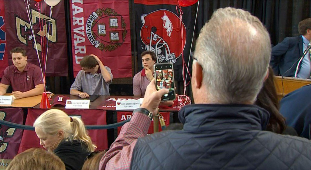 wfaa's tweet photo. John Stephen Jones picks Arkansas, father gets emotional https://t.co/R57oScFbqv https://t.co/dQHS3nz36B