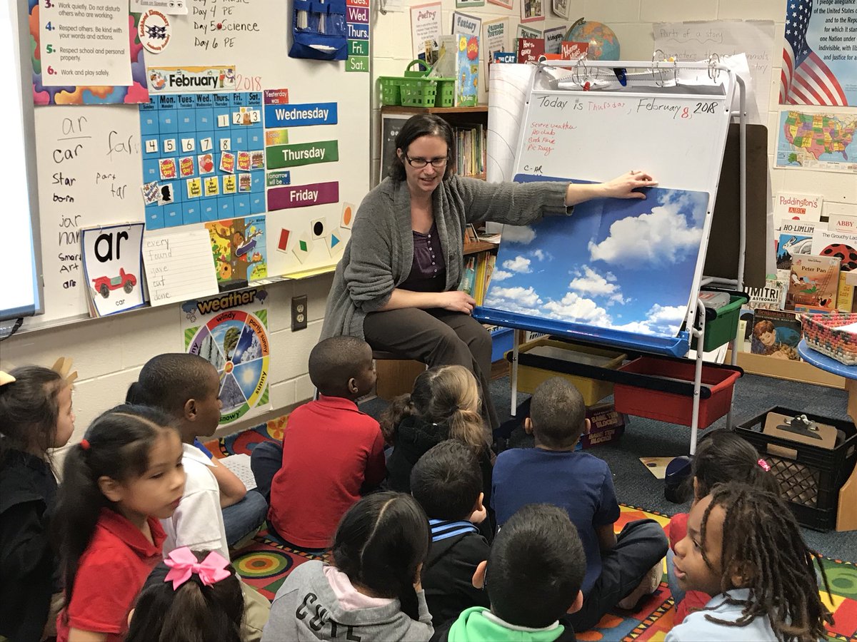 Peacelove1st's tweet photo. The best way to teach children of varying reading levels about nonfiction text features is through the use of big books! ❤️📚✈️ #bigbooks #sharedreading #balancedliteracyprogram #lockheedunited @vaatl https://t.co/EetlJUi6DG