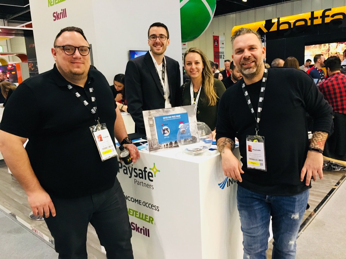 IncomeAccess's tweet photo. What do you think of our stand at #LAC2018? 

Our team are all set up and ready to discuss everything #AffiliateMarketing. We'll be at Booth K10 - come over and meet us! https://t.co/YaahLkJrE6
