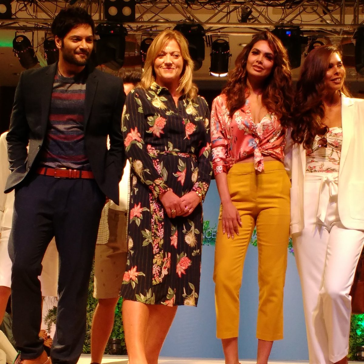 UrbanAsian's tweet image. .@alifazal9 and @eshagupta2811 walked the ramp for #MarkAndSpencer's #ApringSummer2018Collection #SpringMandS

@marksandspencer