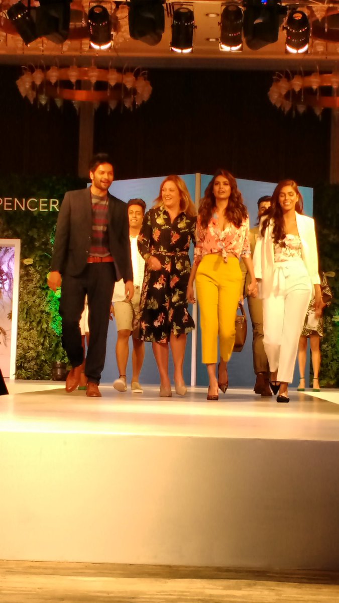 UrbanAsian's tweet image. .@alifazal9 and @eshagupta2811 walked the ramp for #MarkAndSpencer's #ApringSummer2018Collection #SpringMandS

@marksandspencer
