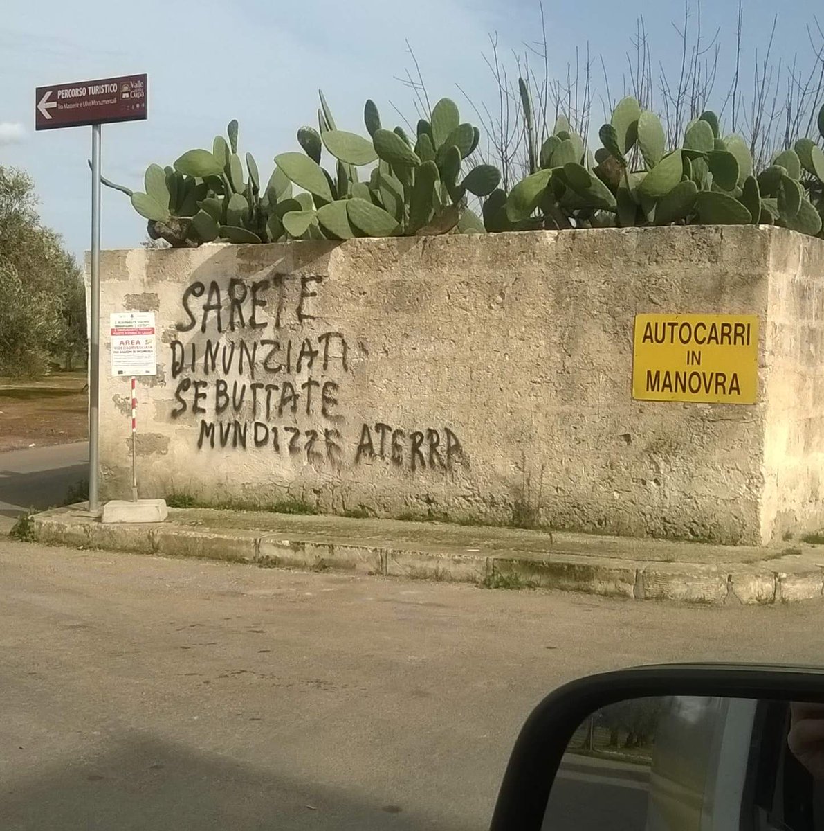 Se passate per la Grecìa Salentina, potreste imbattervi in questo.