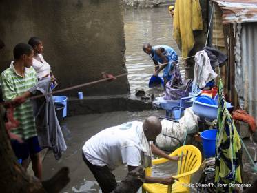 Bukavu : Des maisons inondées après une pluie diluvienne radiomaendeleo.info/bukavu-des-mai…
