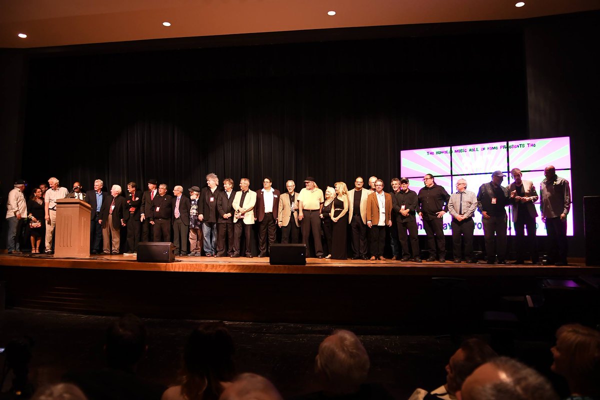 BMHOF62's tweet photo. Do you like our Banner Photo of Inductees, taken at 2016 #Induction Gala? Do you know or #recognize anyone? #ThursdayThoughts #ThrowbackThursday @pattiparksband @freightrain63 @LindaRLAppleby @GuitarTommyZ @TomStahlBand @lastnametaco @terrybuchwald @jeffreyschaller @JeffMiers https://t.co/b8OVzWx4WD