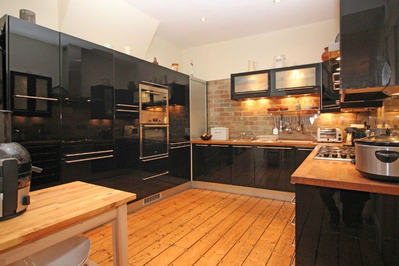 Have you seen this spacious family home in Westbury Park from <a href="/MaggsAllen/">Maggs & Allen</a> ow.ly/uSup30ih7wS yet? #Bristol #PropertyNews #housing