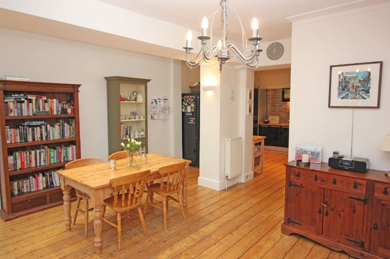 BPLalerts's tweet photo. Have you seen this spacious family home in Westbury Park from @MaggsAllen https://t.co/GMgZZaac8L yet? #Bristol #PropertyNews #housing https://t.co/nL2RciDb5W