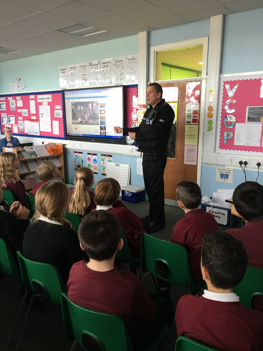 MrsMP7Cockenzie's tweet photo. PC Smith came in to speak to us this week about staying safe online. A very informative and thought provoking talk, thank you PC Smith! #createconnectandsharerespect #SID2018 @CockenziePS https://t.co/qaffx9X2sO