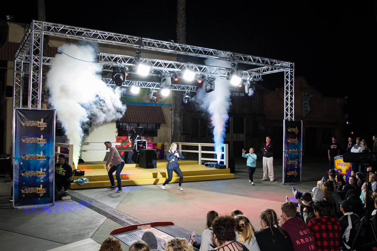 #throwbackthursday to this lip sync battle at @sixflagsdiscoverykingdom Grad Nite! As Randy Jackson would say, these kids were “in it to win it”! DDP provided the truss rig, lighting, and effects. #tbt #ddp #digitaldynamiteproductions #sixflagsdiscoverykingdom #gradnite #chauvet