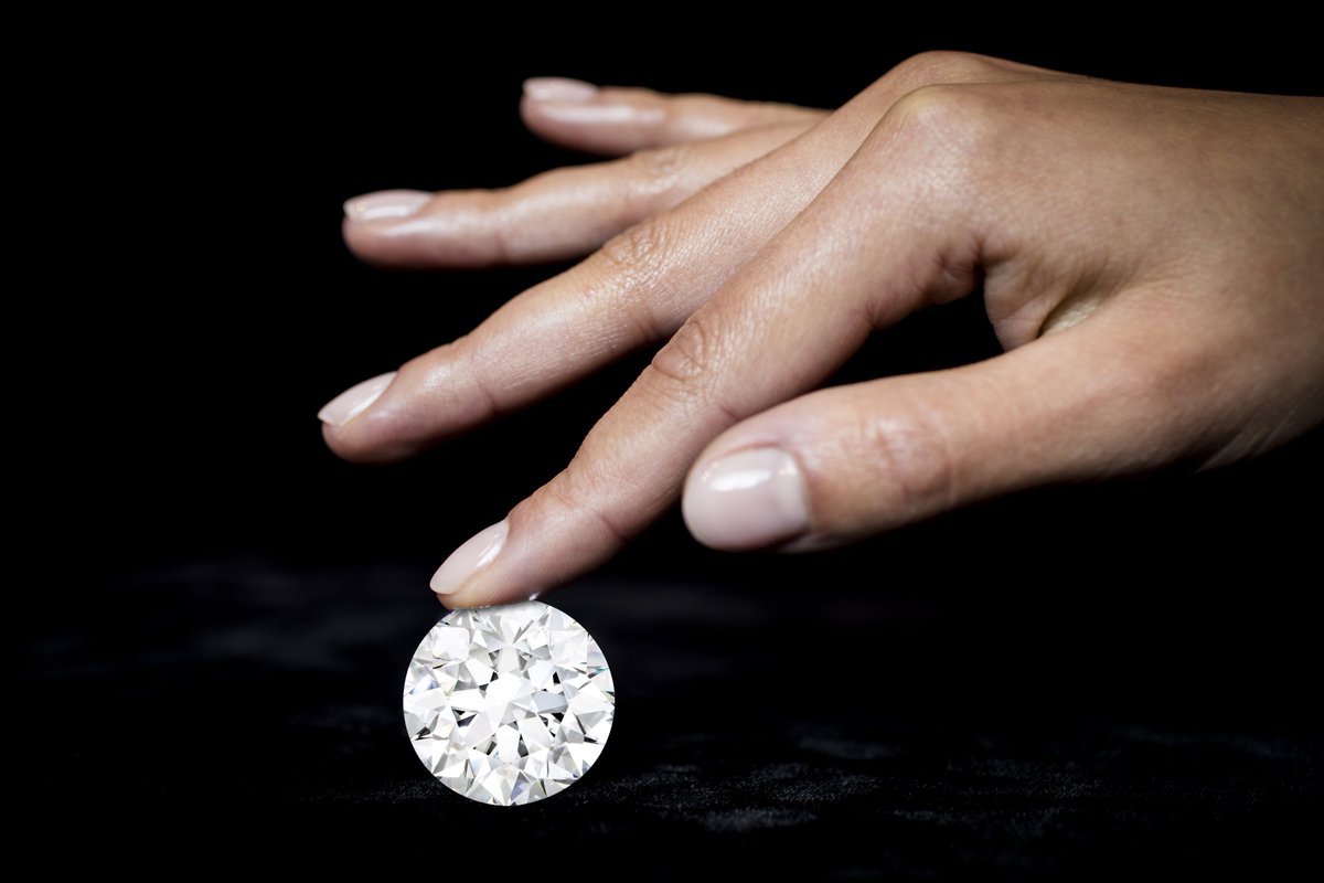 Sothebys's tweet photo. 100 carat flawless perfection: At 102.34 carats, the world’s largest-known round, D colour, Flawless diamond & the only stone of its kind perfect according to every criterion. On view in our #London galleries til tomorrow. #SothebysDiamond #SothebysJewels https://t.co/V6RENNZaPH https://t.co/BGJhAUb7zG