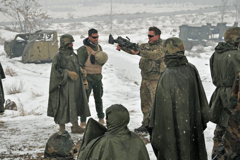 DefenceOps's tweet photo. Afghan Officer cadets on exercise in the snow in #Afghanistan, who are being taught by #British and #Australian soldiers, with @YORKS_REGT  providing #forceprotection. @BritishArmy  @ukinaustralia https://t.co/94FrR1gzU3