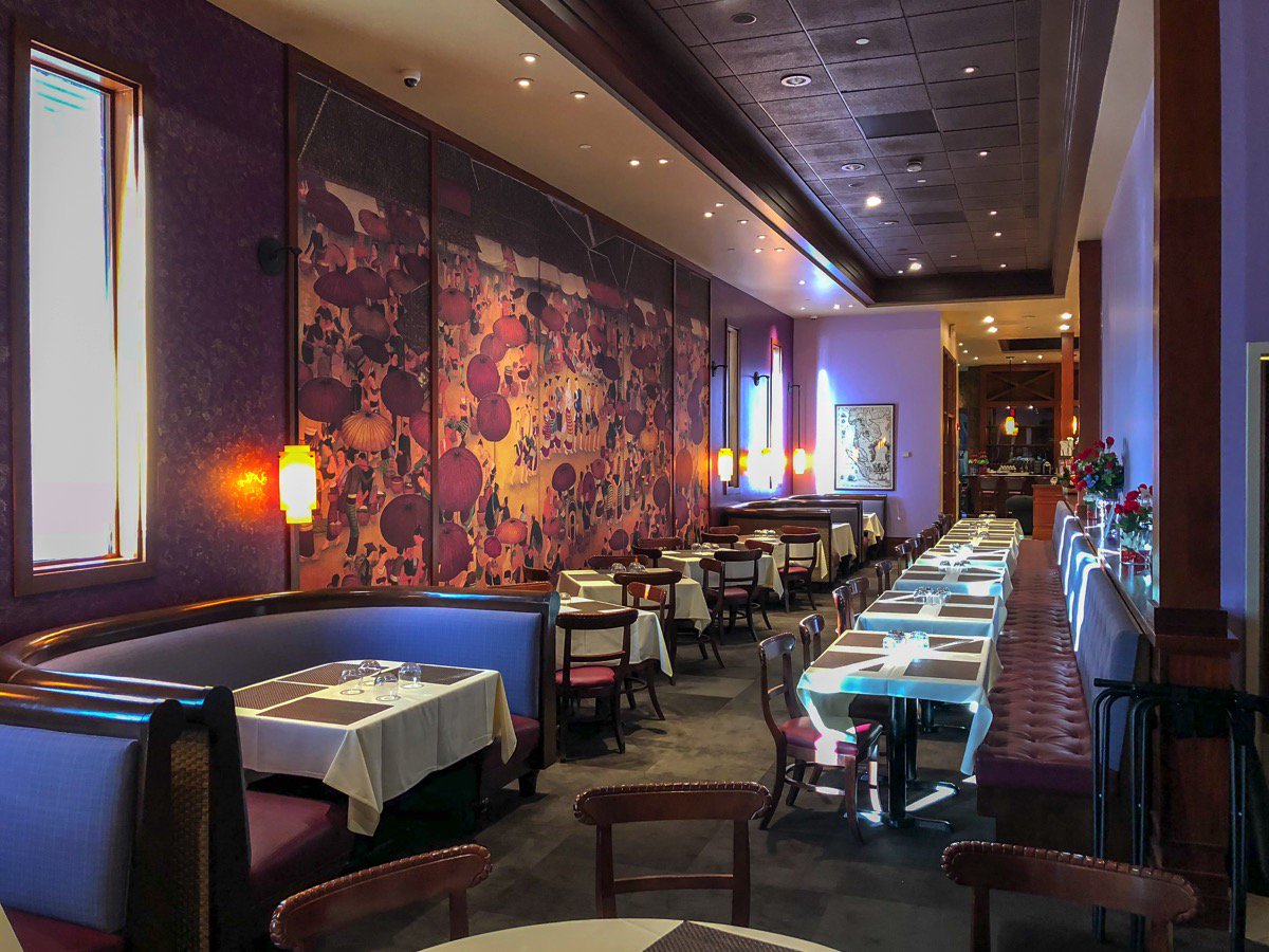 BreslinBuilders's tweet photo. Lotus of Siam Flamingo - Interior Photographs #BreslinBuilders #designbuild #Flamingo #interior #LasVegas #LotusofSiam #Nevada #remodel #Restaurant https://t.co/ToCtSfIFiJ https://t.co/PP28mxctd9