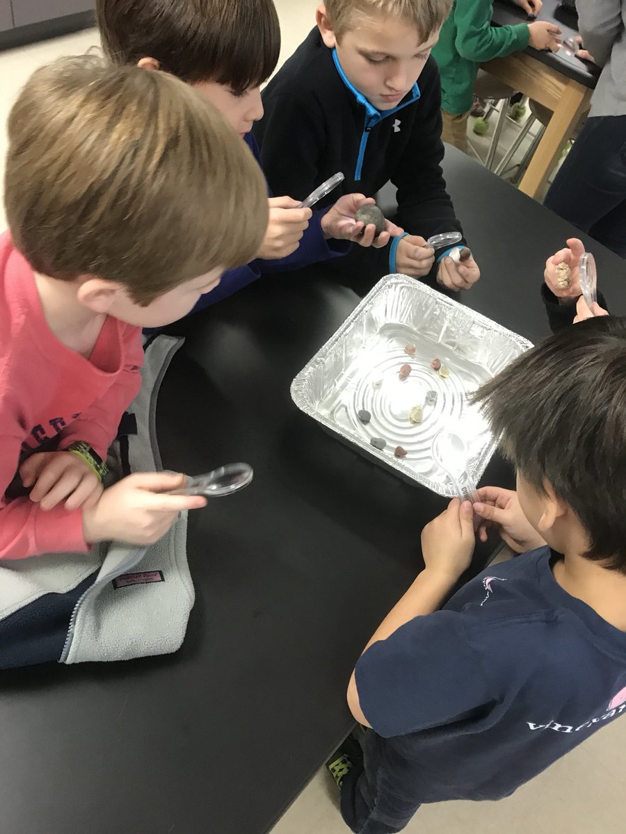 kinardmde's tweet photo. Rock Observations! #mdelem #science #Kindergarten @scienceverywher @MDEJJordan https://t.co/uhAKYZlA6U