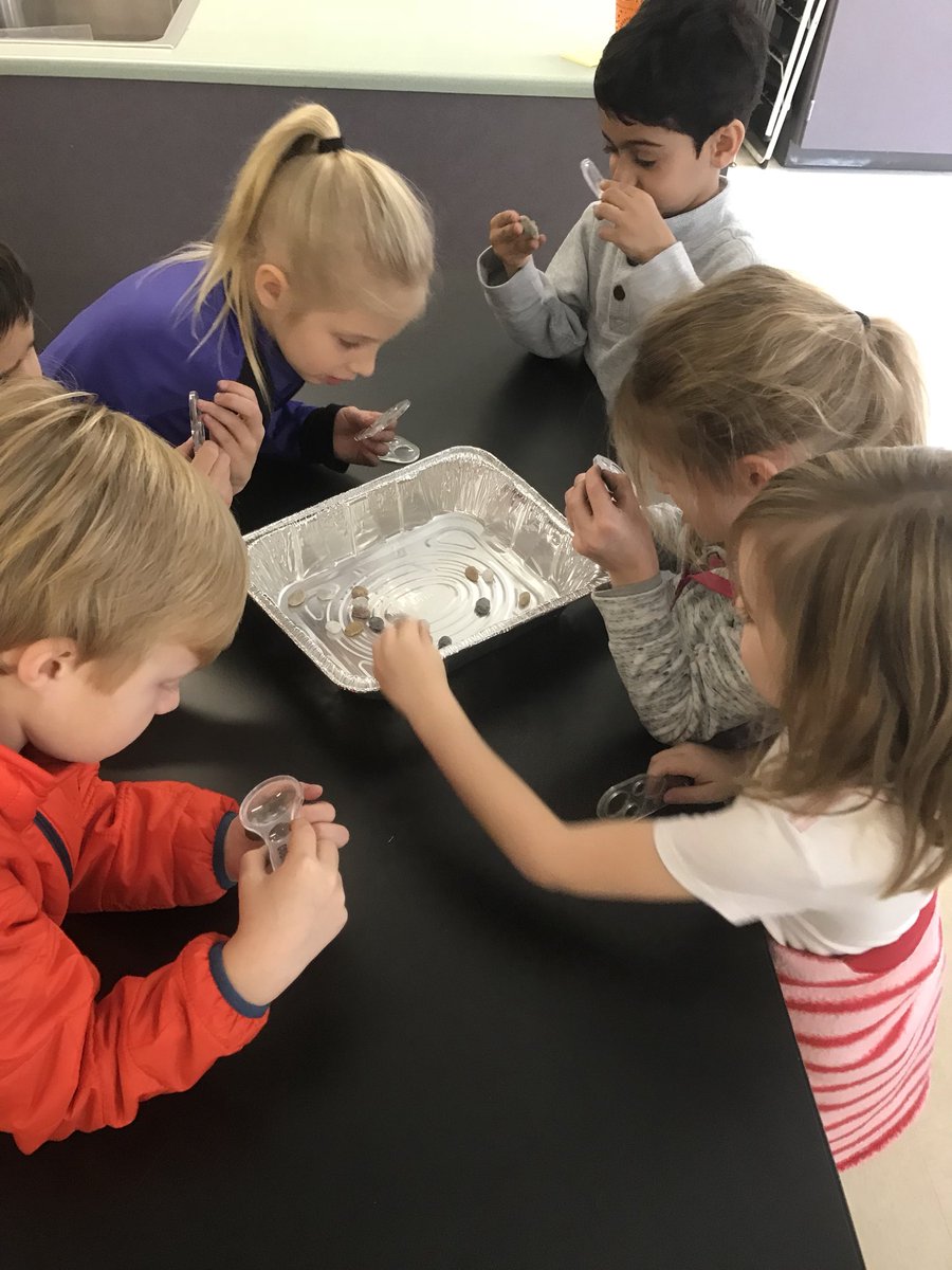 kinardmde's tweet photo. Rock Observations! #mdelem #science #Kindergarten @scienceverywher @MDEJJordan https://t.co/uhAKYZlA6U