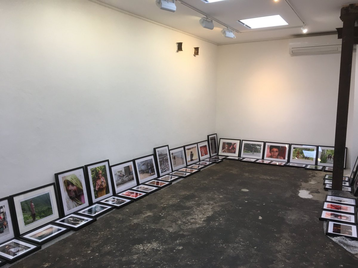 Sorting out <a href="/EleanorM/">Eleanor McDonald</a> #exhibition <a href="/PFactoryMargate/">Pie Factory Margate</a> Fragments of ‘The Waste Land’ #photography #Margate