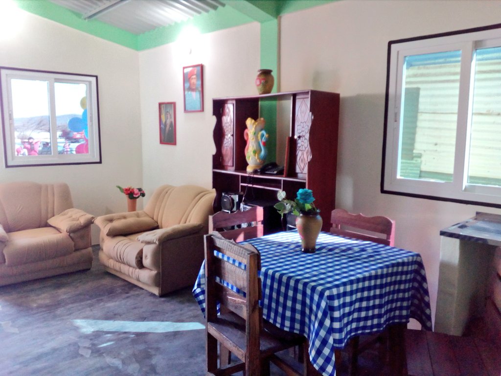 gestionperfecta's tweet photo. Este jueves de vivienda entregamos 11 hogares dignos en la comunidad Hugo Chávez de Barquisimeto. También otorgamos 41 títulos de propiedad. 
#JuntosPodemosMas https://t.co/2QO7iu6fKv