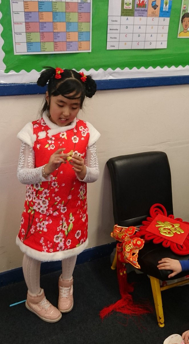 portmeadp's tweet photo. One of our Year 3 pupils and her sister in Y1-2 visited all the classes to share their experiences of Chinese New Year. It was fantastic! #pmdpy3 #pmdpre https://t.co/IOt3IdLTFG