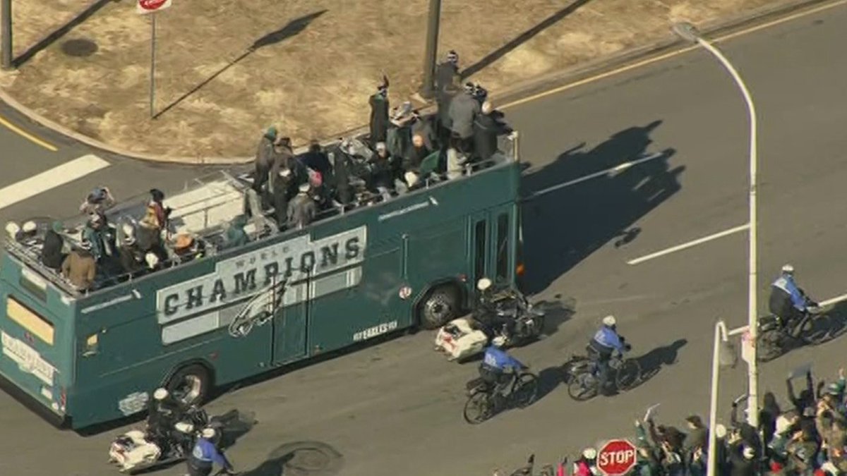 WATCH LIVE Philadelphia holds Super Bowl parade for Eagles bit.ly/2EdazNm?utm_so… https://t.co/mv42UvYDol