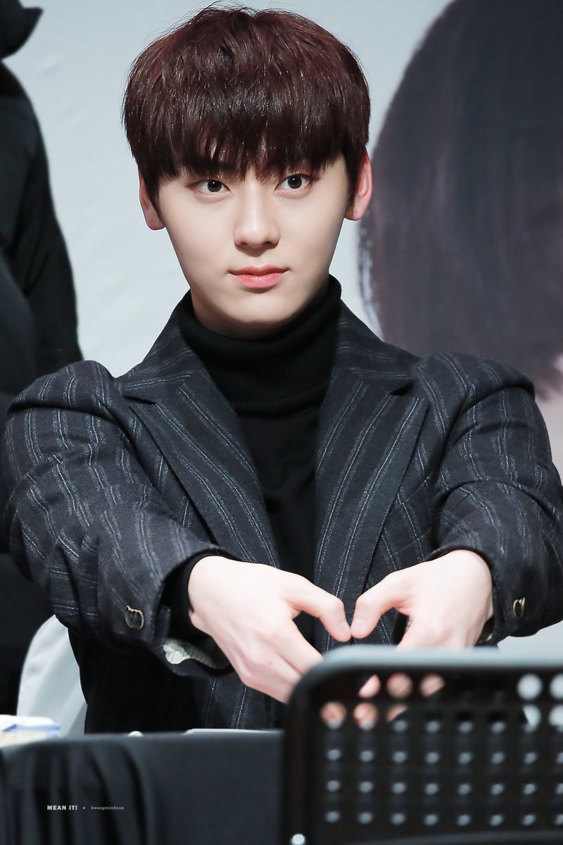 meanit_mh's tweet photo. 180207 롯데리아 팬사인회 #워너원 #Wannaone #황민현 #Minhyun 민현이표 하트❤❤❤
https://t.co/bhB6m6kaud
https://t.co/RuTzzvcGV3
https://t.co/xWxDydyG8I https://t.co/aPCMkbefFH