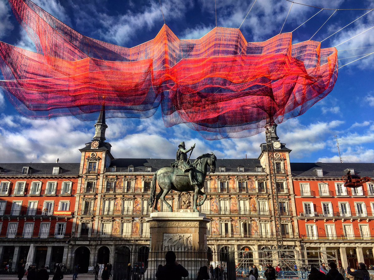 SecretosdeMadri's tweet photo. “Madrid 1.8” ya es una realidad. Es una escultura flotante de 45 x 35 metros. Se podrá ver hasta el próximo 19 de febrero. #madrid https://t.co/fLCbQJSUqF