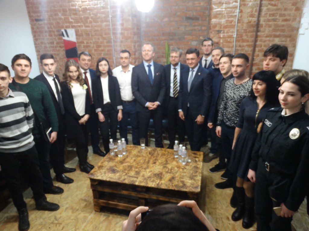 CoE_Ukraine's tweet photo. Impressive and interesting day in #Mariupol. Here with Mayor Boichenko, SE Ambassador @AmbHagstrom and youth representatives. Lots of potential areas for cooperation for #CoE! @CoE_ODGP @UKRinCoE https://t.co/Xj2IaIwOXp