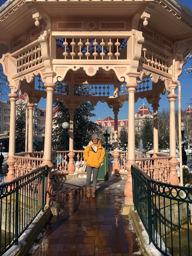 Allegria270511's tweet photo. A perfect day 🎡❄️👑
#DisneySnow❄️ https://t.co/3EE8fnMRzX