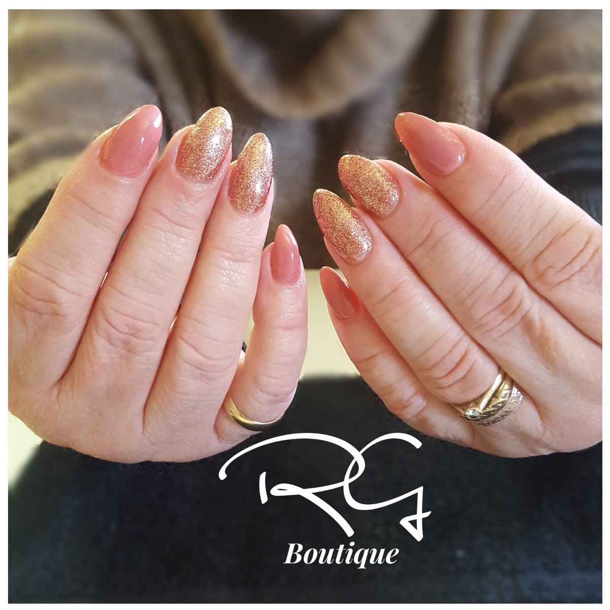 RGboutique17's tweet photo. How beautiful are these nails!! ❤️ done in the salon by Grace #Infills  #acrylics #nails #gelpolish #rgboutique #sparkle #glitter Every girl needs abit of sparkle in their life 😍😍 https://t.co/08bGfZXmGp