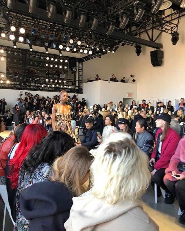 hauturely's tweet photo. Colovos FW18
#Colovos #fw18 #nyfw #rtw
💋 visit https://t.co/WMBNU9vZSh to see more fashion https://t.co/mDDxQikNHg https://t.co/Yn6nyl0tk9