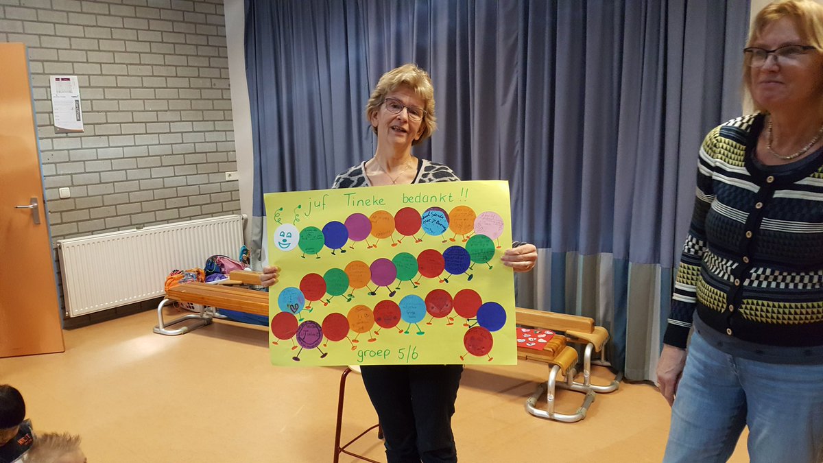 DeSingelier's tweet photo. Deze week nam juf Tineke afscheid op de Singelier. Na in 1976 begonnen te zijn als juf, is nu gekozen voor een nieuwe fase. Juf Tineke namens alle (oud-)leerlingen en collegae bedankt voor alles wat je hebt mogen betekenen. @TalentWestervel https://t.co/HRDiPd2X9E