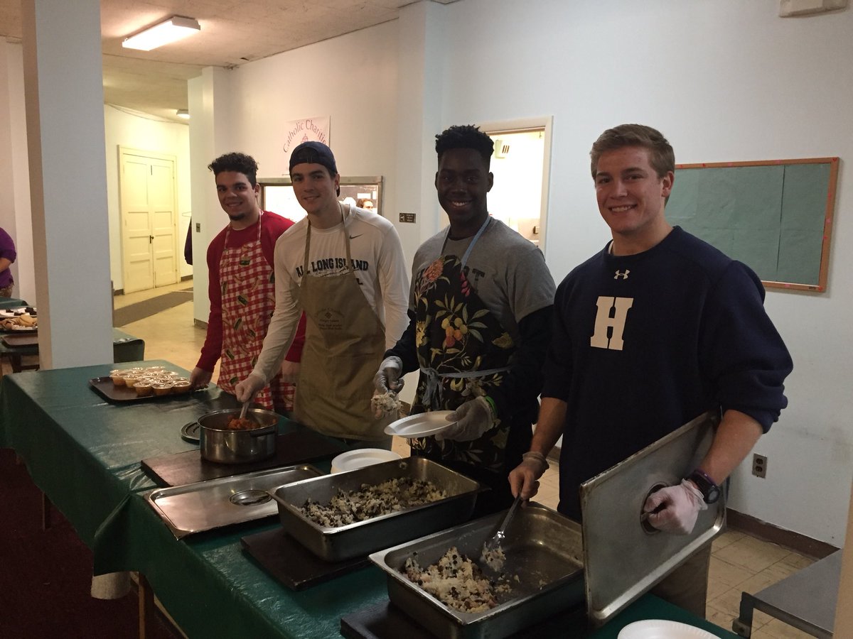 <a href="/HWSAthletics/">HWS Athletics</a> giving back to the community. Volunteering at the Community Lunch Program today. <a href="/Collin_Hudgins/">Collin Hudgins</a> @__jonavin__ @Ryan_Hofmann10