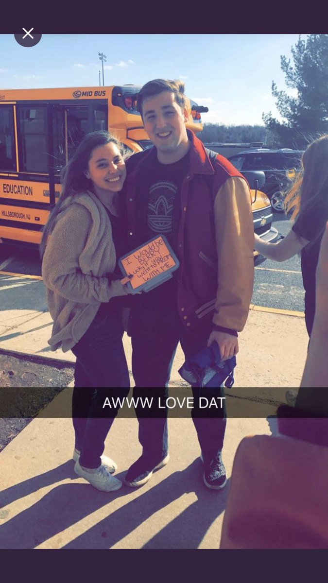 BoroProm2018's tweet photo. Promposals are starting!!! 🎉❣️ https://t.co/31tG7ymAUA