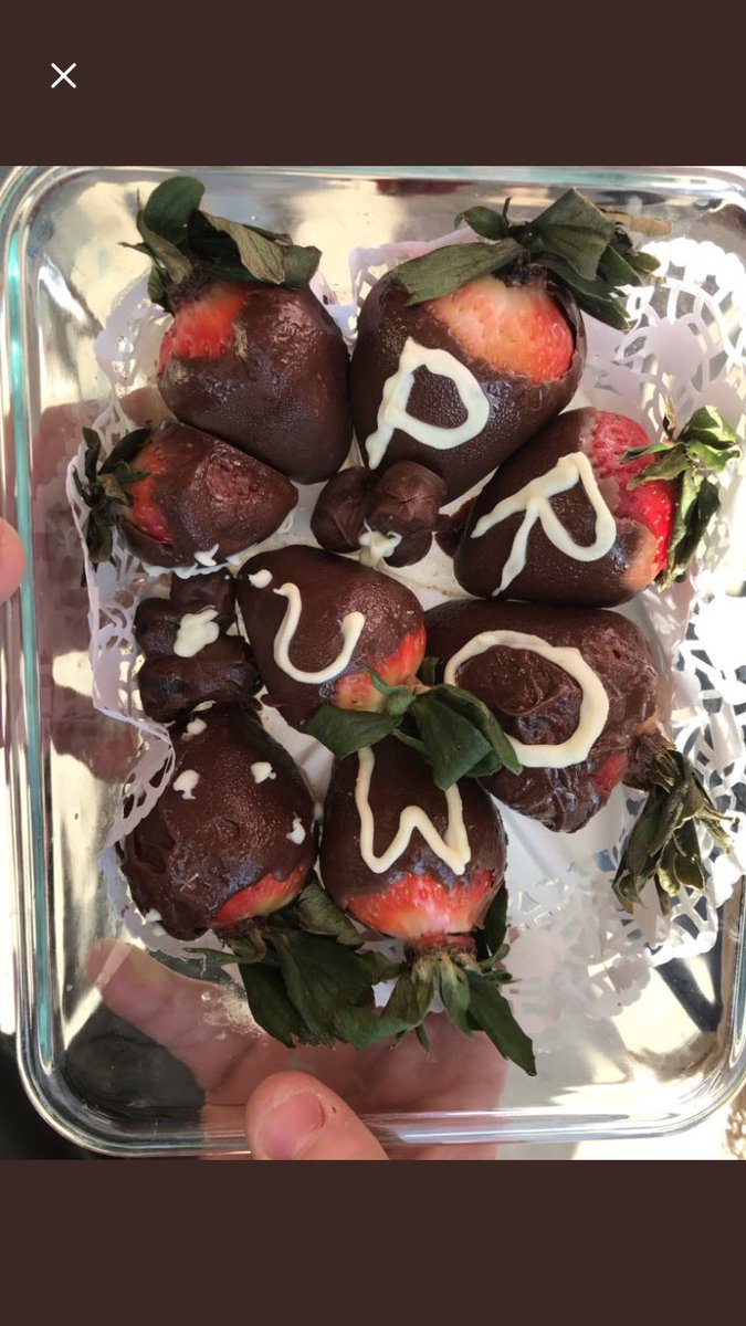 BoroProm2018's tweet photo. Promposals are starting!!! 🎉❣️ https://t.co/31tG7ymAUA