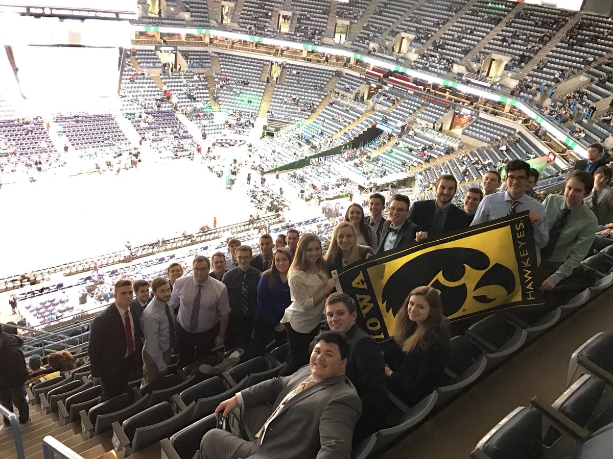 DanMatheson's tweet photo. One week from today we’ll be in #Minnesota for #UISRM2MN - another epic @UISportRecMgmt Field Trip! Start getting excited, @uiowa students!! #Vikings #Timberwolves #NationalSportsCenter #MLSNSC #USBankStadium #TheCourtsAtMayoClinicSquare @UIowaCLAS @IowaAdmissions https://t.co/prxp8N3iVo