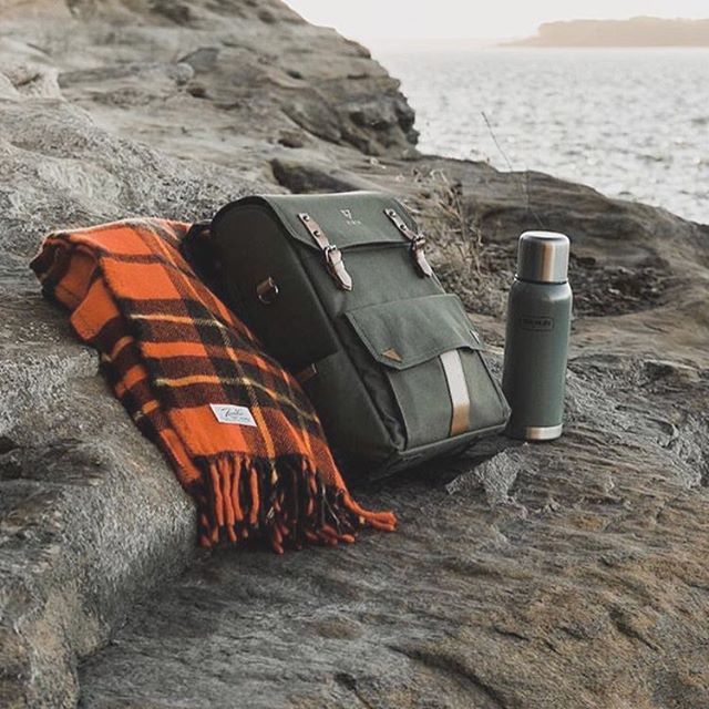 rushfaster's tweet photo. Distractions are everywhere, so its up to you to put aside time alone to just think. Pack your bag and head somewhere inspiring to reflect, plan or make a decision. Photo @vinta.co. https://t.co/qNwln53kT2 #rushfaster #everydaycarry #edc https://t.co/Sipx6TR0Ni