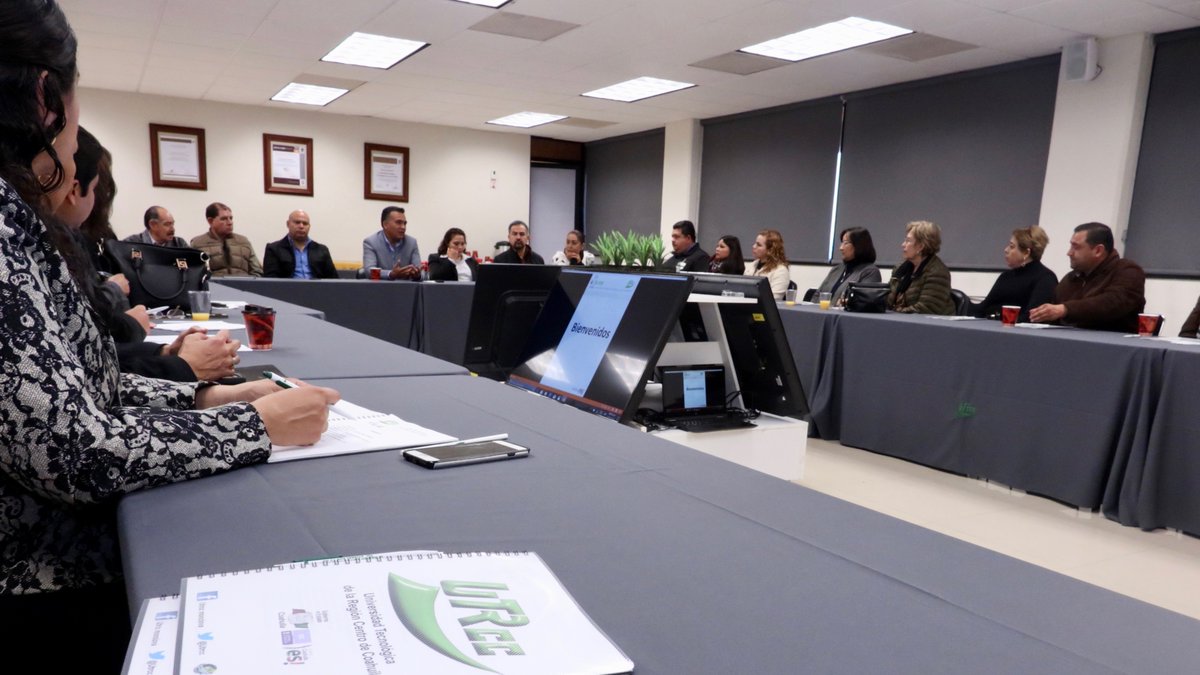 UTRCC's tweet photo. El día de hoy nuestro rector el Ing. Jamder González Esparza, recibió a los Directores de Educación Media Superior,para agradecer la atención prestada durante el año 2017 y reafirmar los compromisos de vinculación @mrikelme @HiginioGlzC @SeduMediaCoah @raulvela_e @JamderUtrcc https://t.co/7ajqWfSFdm