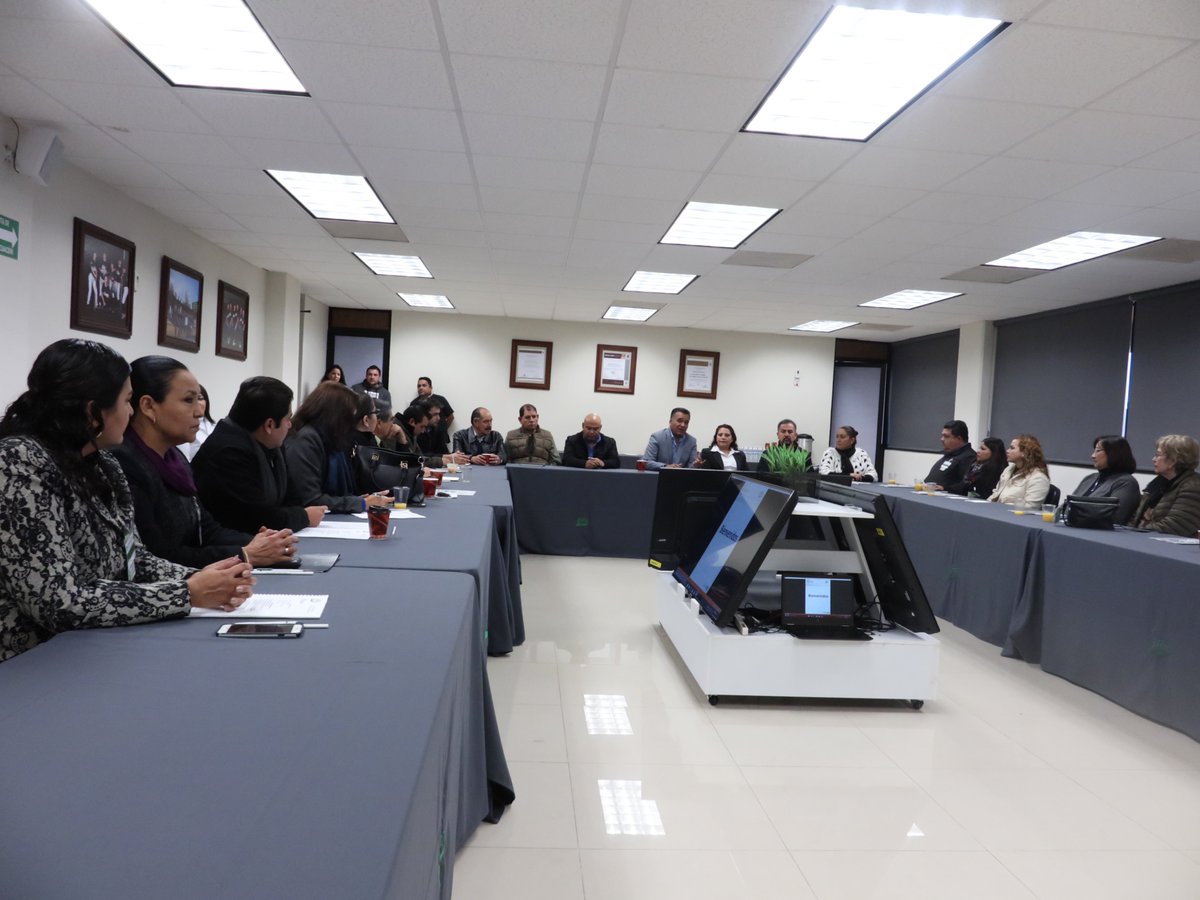 UTRCC's tweet photo. El día de hoy nuestro rector el Ing. Jamder González Esparza, recibió a los Directores de Educación Media Superior,para agradecer la atención prestada durante el año 2017 y reafirmar los compromisos de vinculación @mrikelme @HiginioGlzC @SeduMediaCoah @raulvela_e @JamderUtrcc https://t.co/7ajqWfSFdm