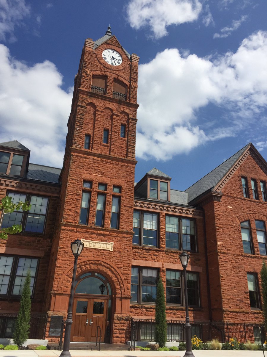 1bigtimenicole's tweet photo. One of the most beautiful places on campus is Old North. It's probably the most recognized building on campus, but it's easy to see why!
Built in 1893 on the west side of campus, Old North is surrounded by the prettiest landscaping and even a waterfall!
#ucoediting https://t.co/0PFgTdcI1o
