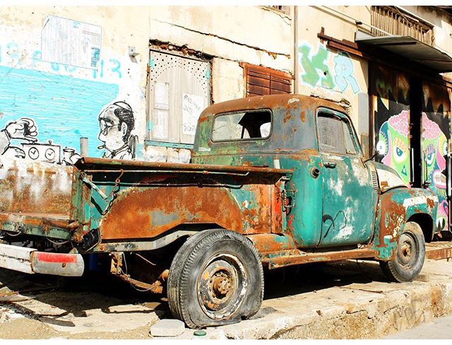 GlbetrotterGrls's tweet photo. Saw this old car on my stroll through Tel Aviv’s Florentin neighborhood and it fit in perfectly with all the colorful street art and gritty warehouses #florentin #telaviv #telavivflorentin #florentintelaviv #telavivdaily #telavivoftheday #telavivisrael #i… https://t.co/maazXAvWzF