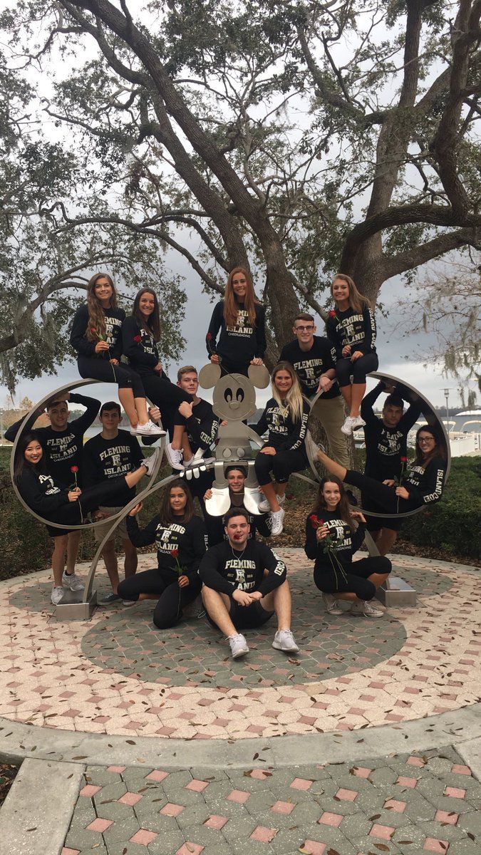 FIHS_Cheer's tweet photo. We are in Orlando! 2 Days until NATIONALS! 💚💛#oneisland #lafamiglia #ngatf #islandcoed #UCAnationals https://t.co/uqG6ZGN6wf