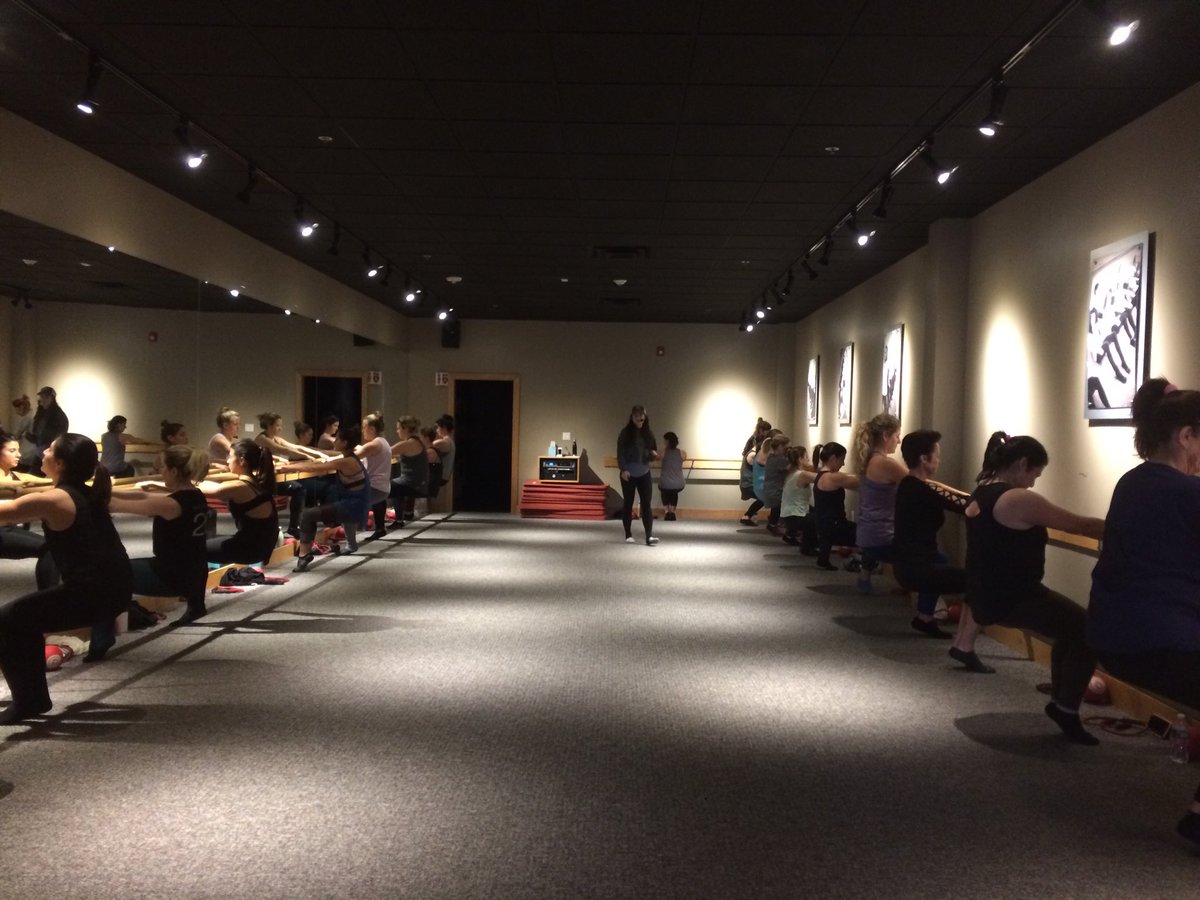PureBarreOcean's tweet photo. Nicole taking on a packed 430! #thighwork #smallmovements #bigchange #stickwithit #harderthanitlooks https://t.co/kanx0jT8Ms