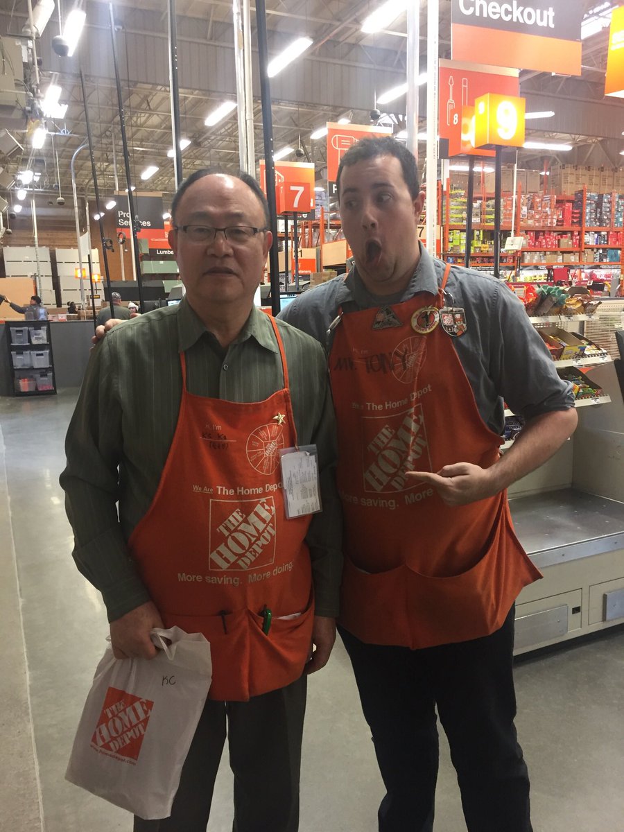 tony4707's tweet photo. Handing out HD hoodies for winning the Cashier Friendliness contest! Great job, KC! Keep up the great work! #winning #chasefor85 https://t.co/mfFOjLHlnp