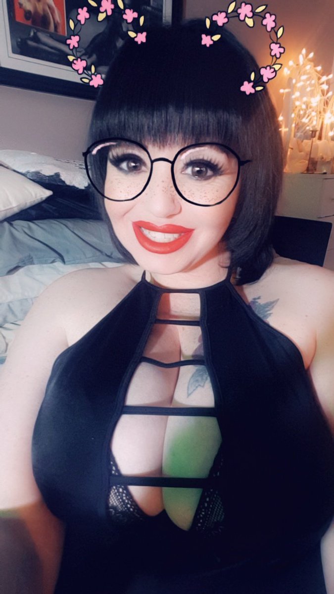 MiaOffici1's tweet photo. Feeling better and looking for a very #naughty special companion tonight  could that be you ? Yummmm https://t.co/K2FSsdZ1Qo
