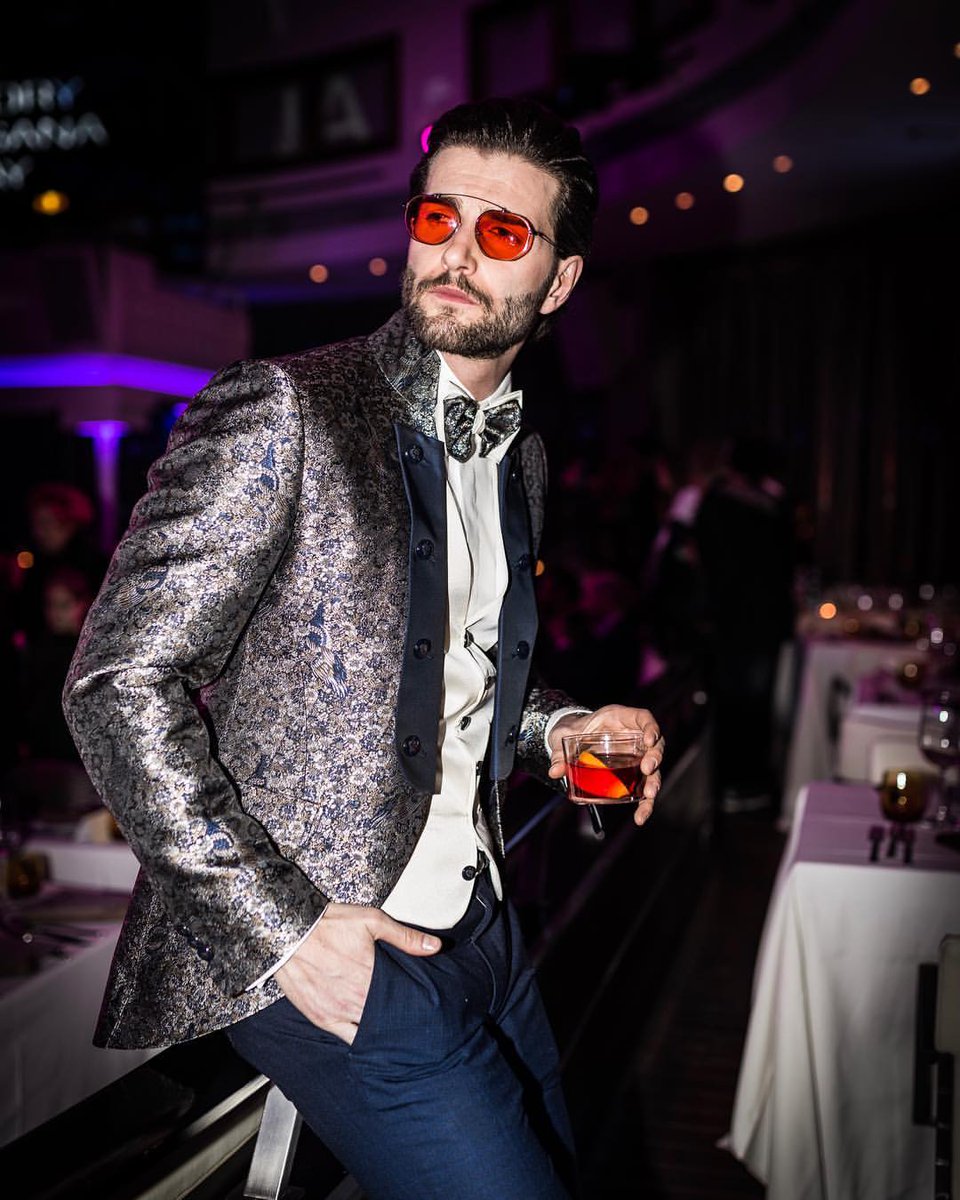 AndreMelchiorre's tweet photo. Per #Sanremo2018 #swing fine anni 80’-90’ @petrelliuomo #style 💮 #ad #RedDetail #AM https://t.co/GzrPMaZVz0