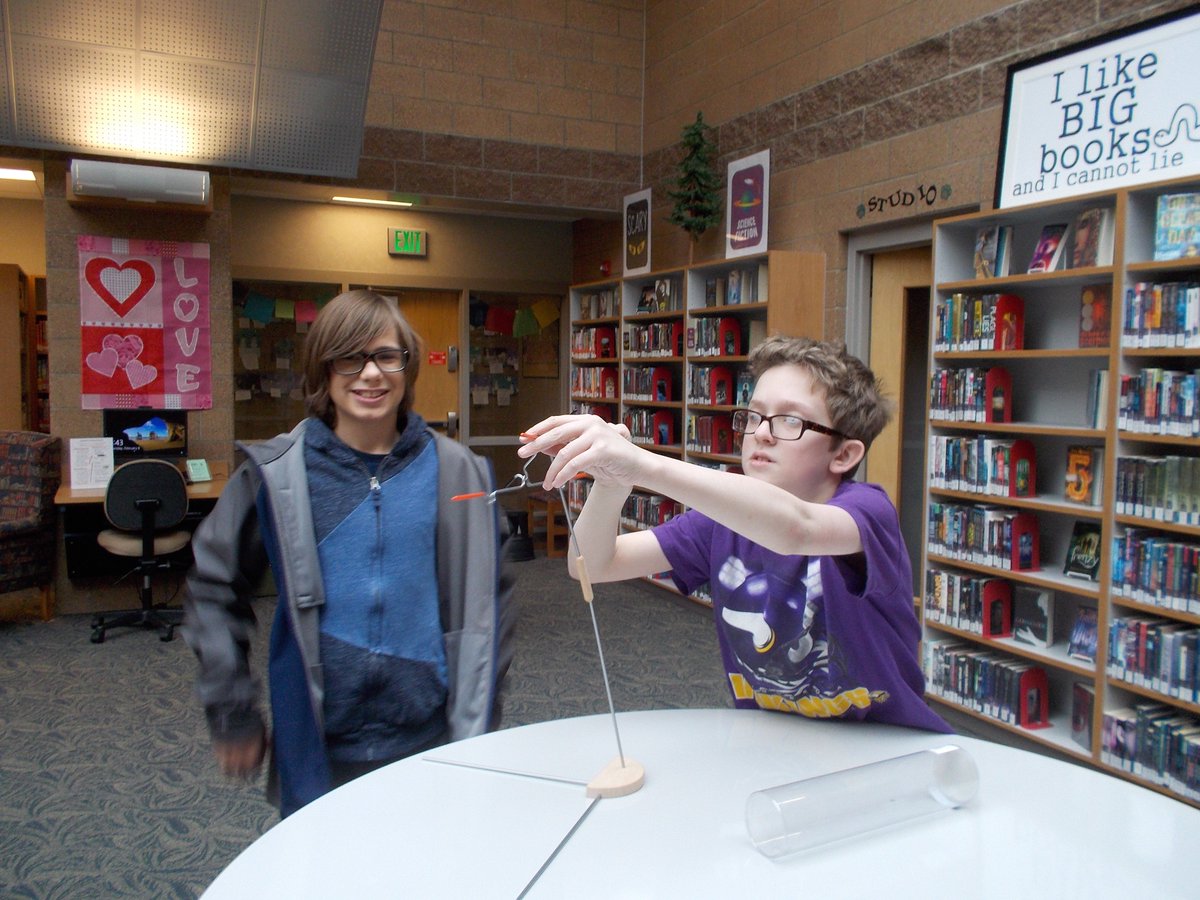 HMSDiscoveryDen's tweet photo. LEGO/Maker Club thinking critically with AmazeNMarbles, Brain Flakes, and Suspend! @HMS_huskies #learnbps #bpslms https://t.co/SJ63uB0FXq