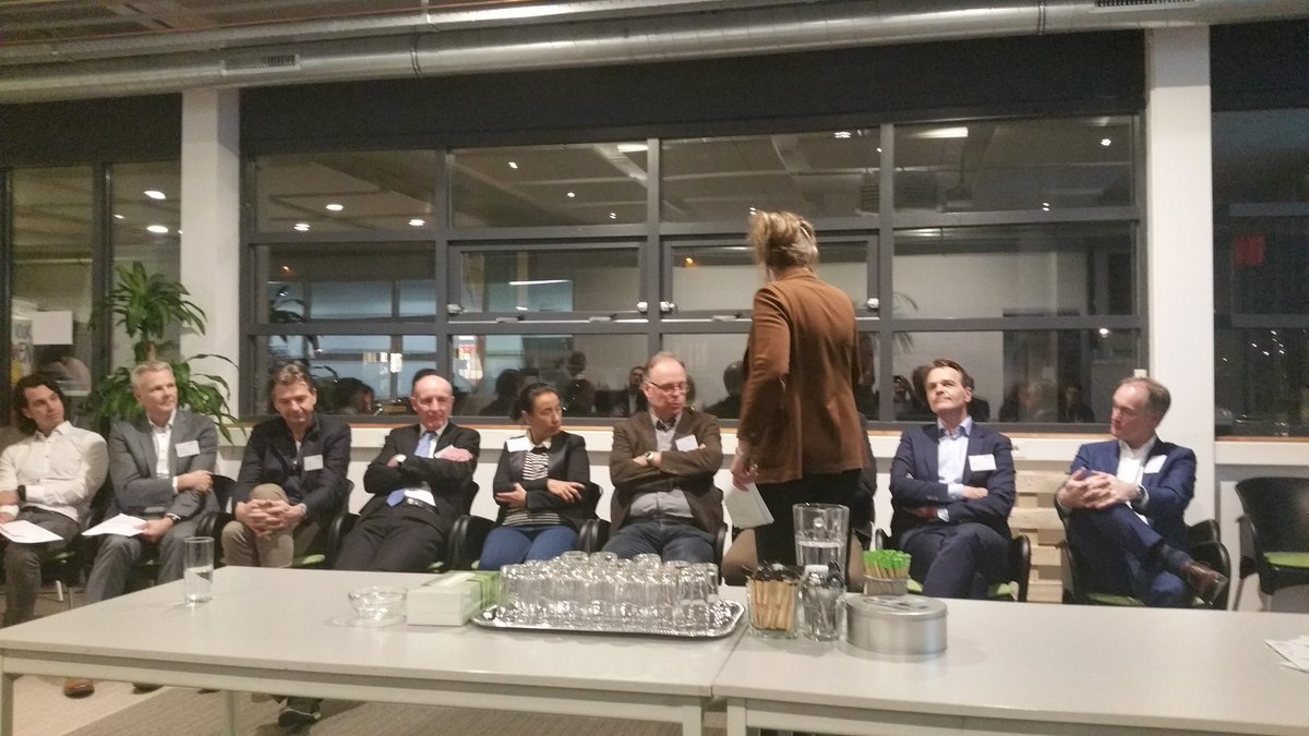 033Energie's tweet photo. Dialoog tussen politiek, bouwers en installateurs in #centrumvoorduurzaamrenoveren in Amersfoort. Gebroederlijk op een rij, prima discussieleider en goede organisatie door @BouwendNL. https://t.co/6baVuSShnw