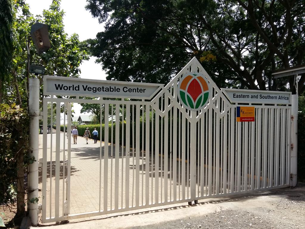 MelleLeenstra's tweet photo. Discovered great partnership potential between WorldVeg (@go_vegetables) and the #DutchDiamond. Vegetables for income and nutrition for women, men and youth. Opportunities for innovation and knowledge exchange. #PostHarvest, #Agripreneurship #FeedingCities https://t.co/bEBNCuGFFS