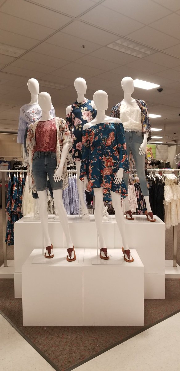 mary_nolte's tweet photo. Looks like spring at #T2115! @richardTarget8 @CustodioValerie @fabbyfabulouss @yang_leena @HillaryAlbers https://t.co/Yowtng17RJ