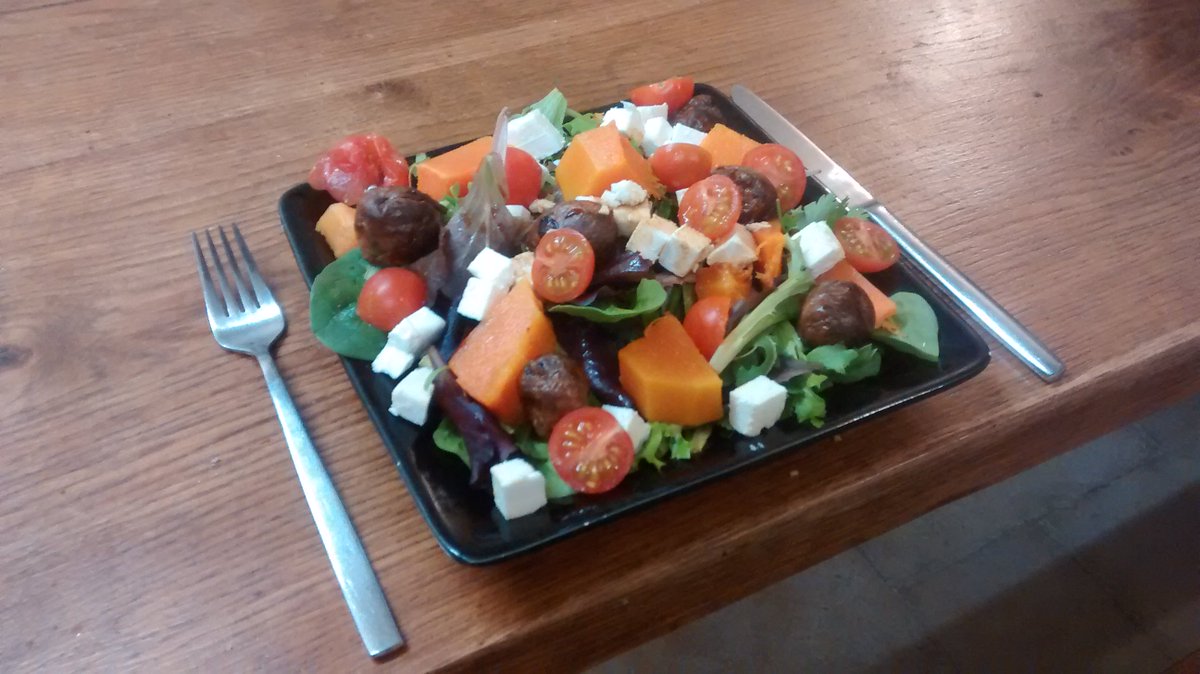 sally_davison's tweet photo. Mmmmmm love a #leftovers tea - an ideal quick &amp; simple throw together Thursday dinner #HappyDays https://t.co/SmMhXvjbEc