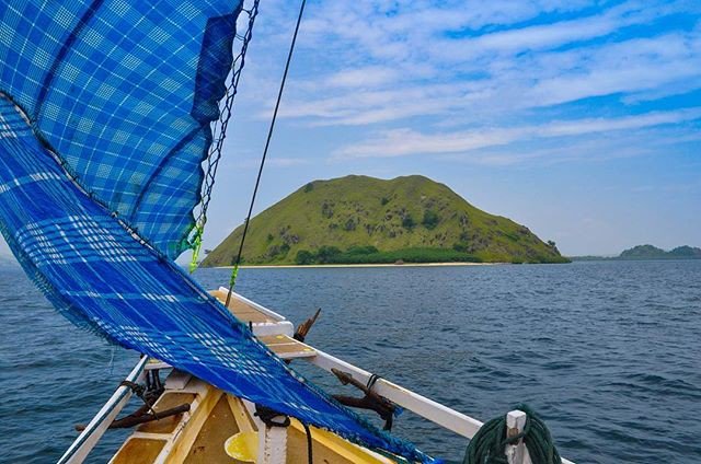 surfelicious's tweet photo. | A H O Y  C A P T A I N |

This feeling when you leave the harbor, off to a new adventure! 😍 ⛵️⚓️ Especially in Ind... https://t.co/aCwhaxxFS3