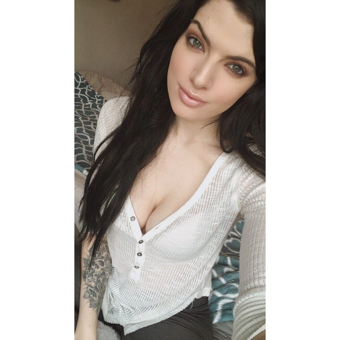 RT if you love brunettes 😍😍😍 https://t.co/9xeVZ8TNfZ<a href="/tag/birthdaygirl"class="tags"><span>&#35;birthdaygirl</span></a>